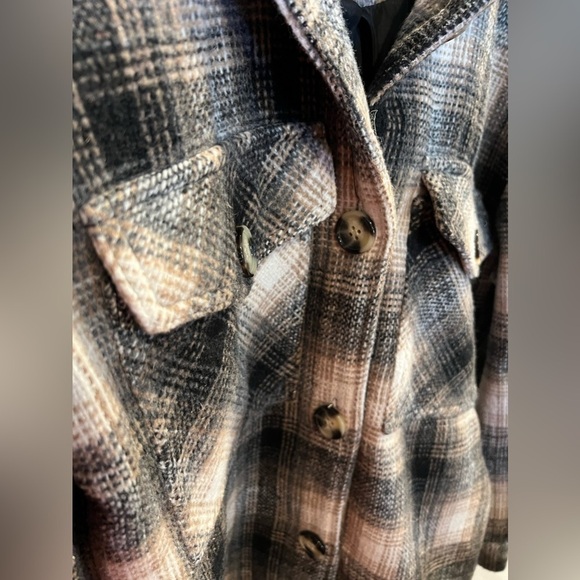 055. Forever 21 Fully Lined Shacket Classic Cream/Black/Tan Plaid Size Small - Picture 2 of 7